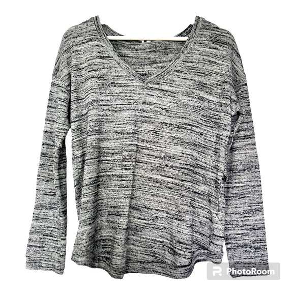 Splendid Sweater V-Neck, sophisticated back - Picture 1 of 10